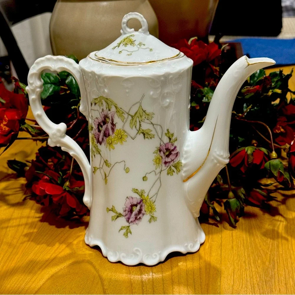 Vintage Pfeiffer & Lowenstein Schlackenwerth London Scalloped  Coffee pot